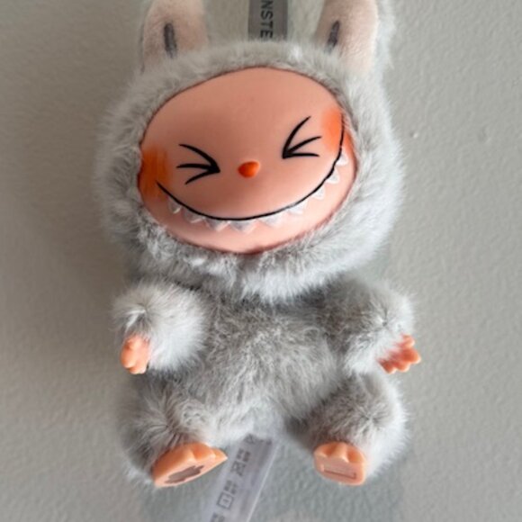 Labubu - Picture 1 of 2